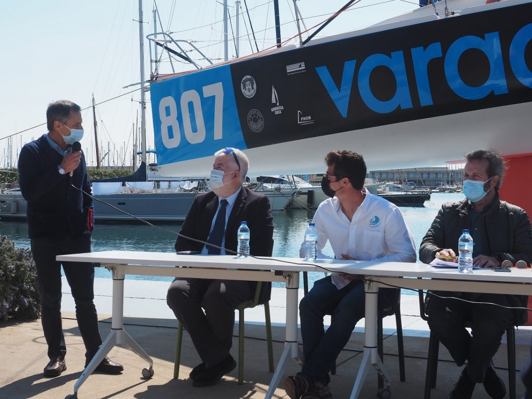 Presentación del equipo de regatas Carlos Manera-Varador 2000 que participará en la Mini Transat 2021